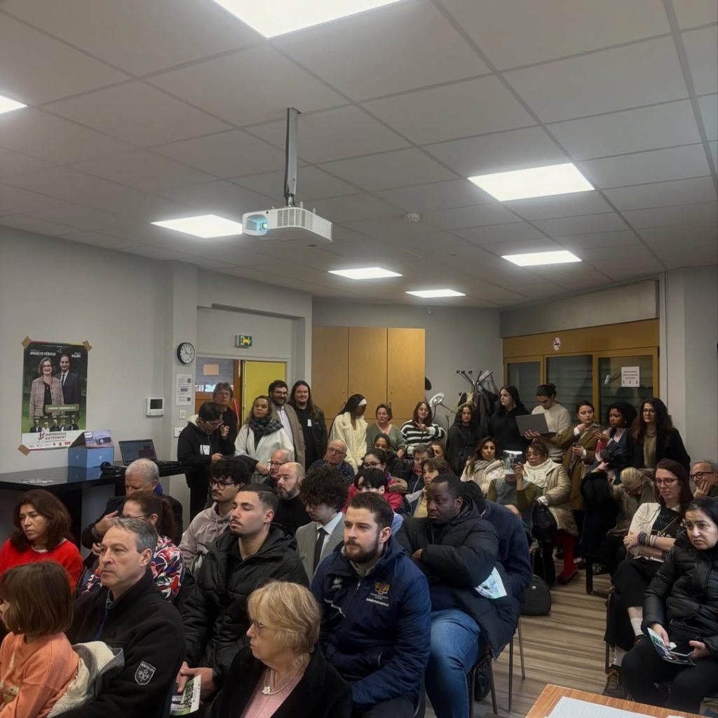 encore une très belle réunion publique au quartier de la marinière sur le thème de la démocratie